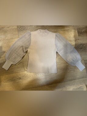 Women's Cream Textured Puff-Sleeve Sweater -M- lantern sleeve sheer sleeve